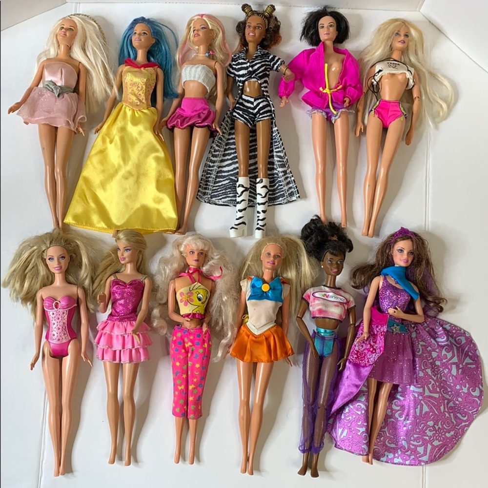 Lots of 12 Barbie Dolls 1999 Vintage with clothes